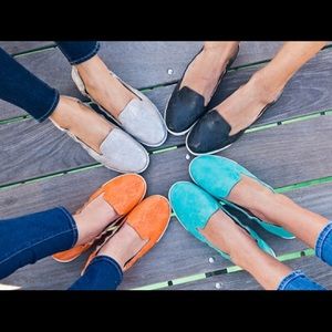 Silver Kruzers Foldable Women’s Sneakers 7-8 NEW